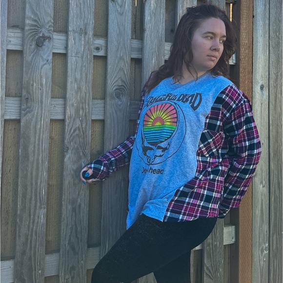Sold Upcycle - Graphic Flannel - Grateful Dead Graphic - Rainbow - Band Tee - Picture 12 of 17